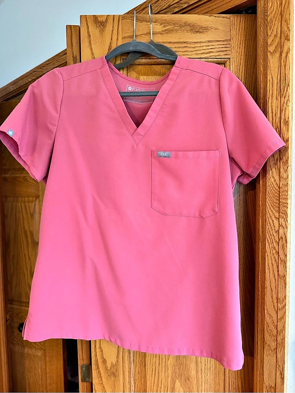 FIGS Catarina Scrub Top in Pink Size Medium
